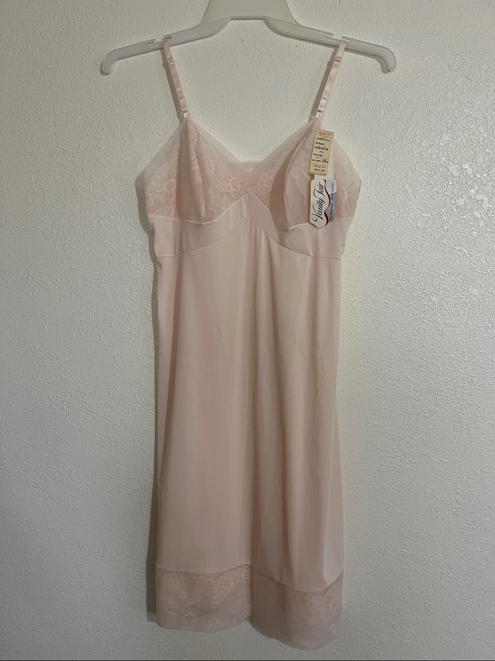 Vanity Fair Sea Pearl Peach Lace Trim Anti Cling Slip Dress Women 36 NOS